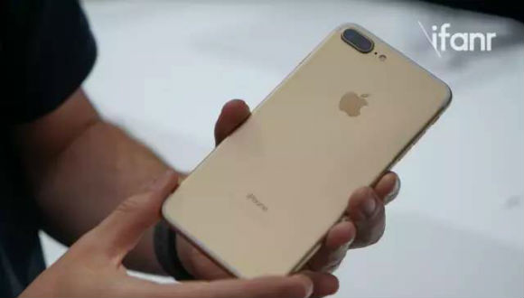 【爱范儿】我们上手了iPhone 7 发现亮点其实不在手机上(图7)