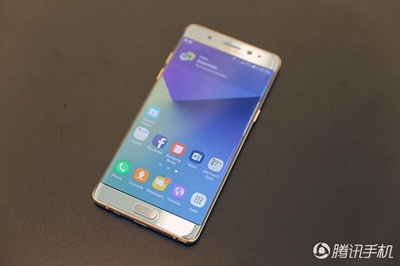 【腾讯科技】三星Note 7上手：跳级生也弯了 且弯得很彻底(图1)