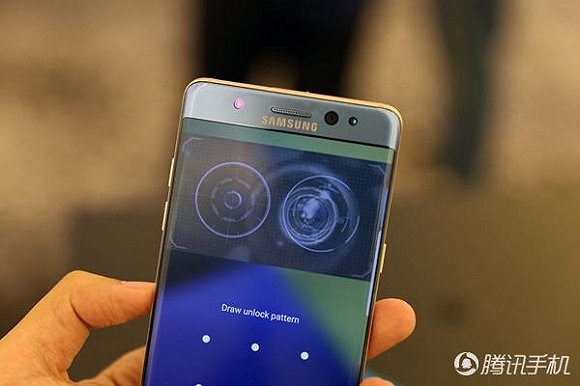 【腾讯科技】三星Note 7上手：跳级生也弯了 且弯得很彻底(图9)