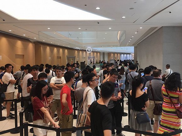 iPhone 7国内首销火爆 黄牛加价近千元收购产品(图2)