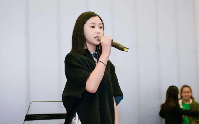 李彦宏女儿李韵迪肤白貌美尽显明星相，网友呼吁其原地出道(图3)