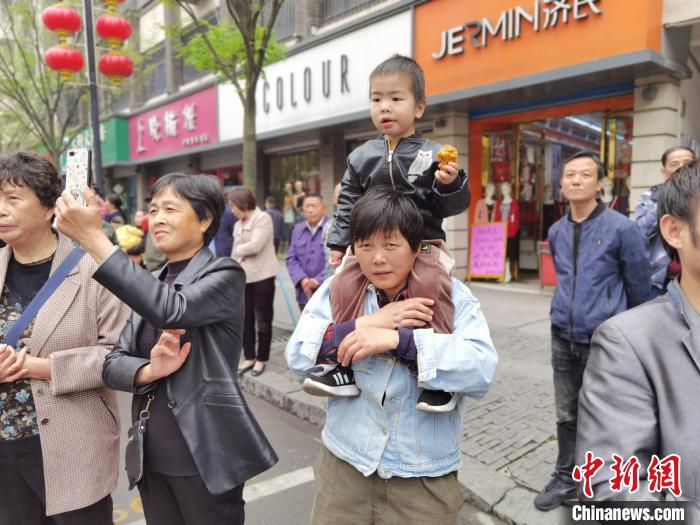 江南蚕乡庙会盛大开幕，千年蚕桑文化传承再续新篇章(图2)